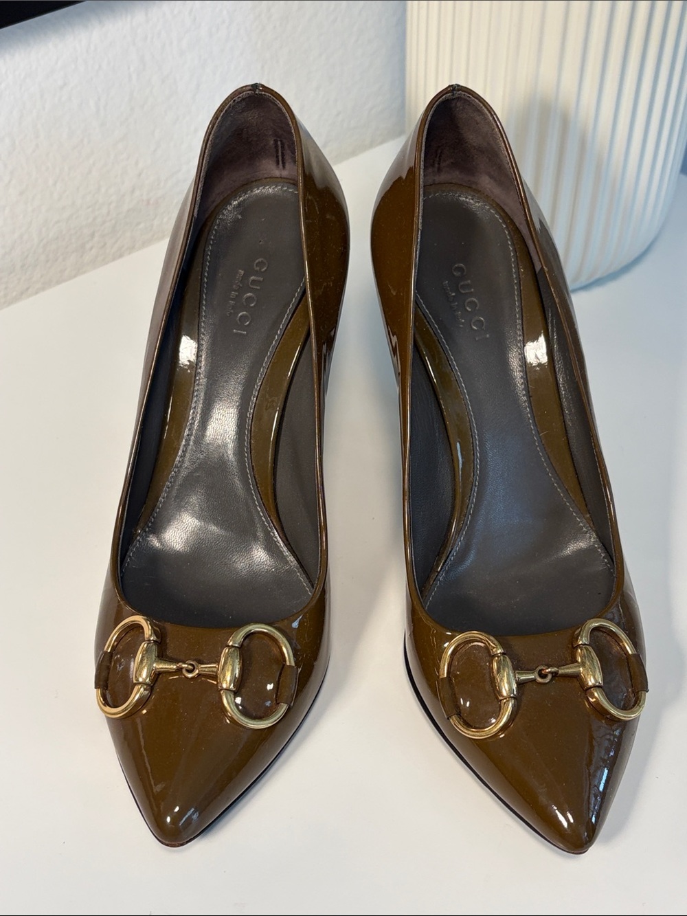 GUCCI Patent Leather Horsebit Pointed Toe Stiletto SZ 35 1/2 Olive/Grey